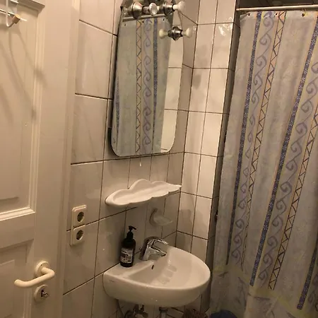 Апартаменты Privatzimmer In Der Naehe Vom Duesseldorfer Flughafen *