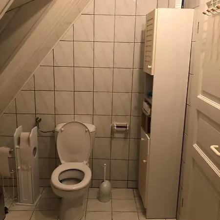 Privatzimmer In Der Naehe Vom Duesseldorfer Flughafen Апартаменты *